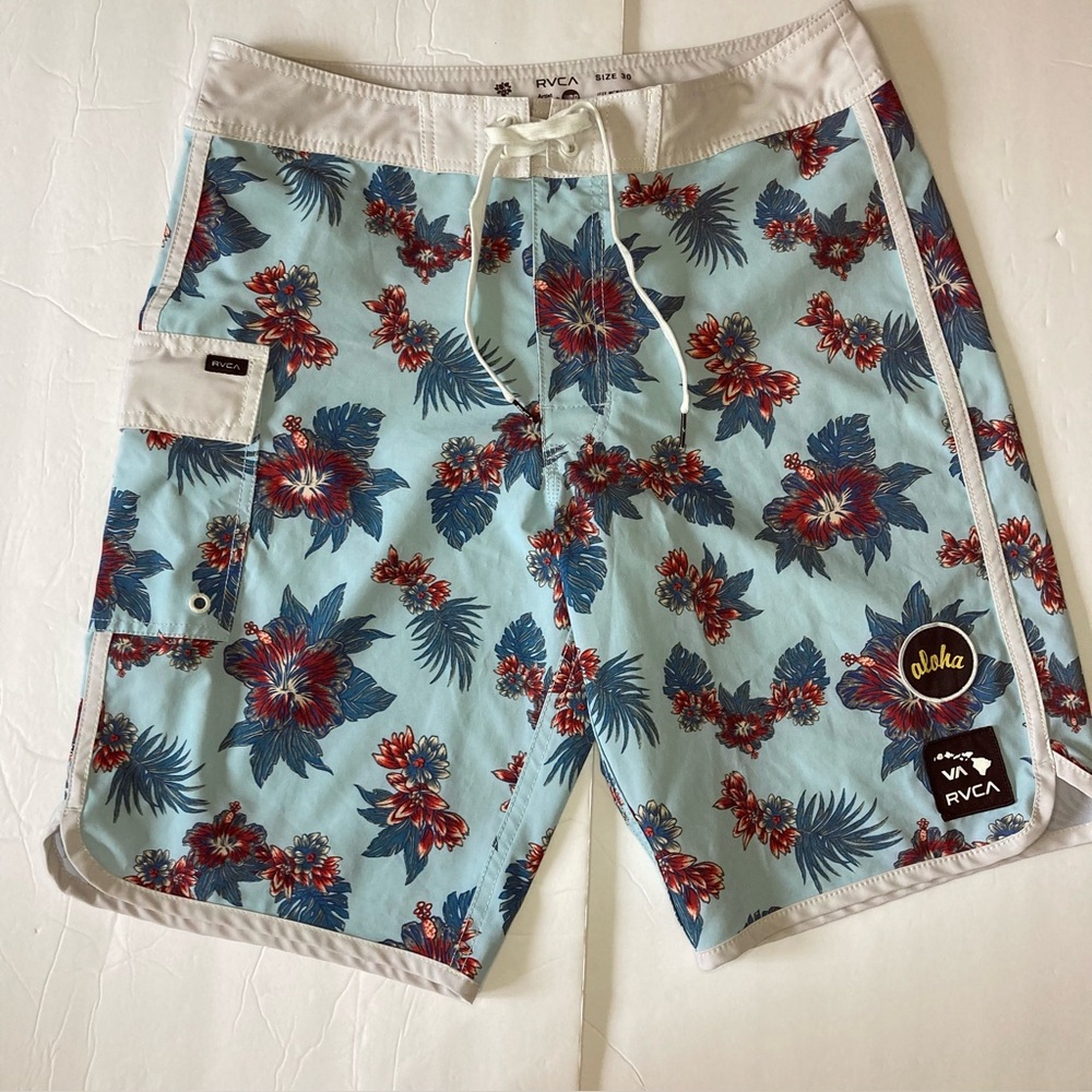RVCA / Board shorts with a tropical floral print - Picture 1 of 10